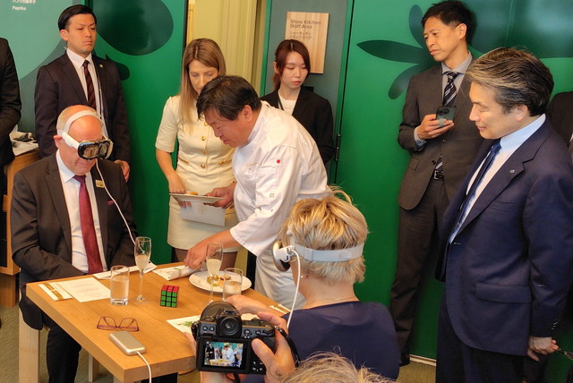 1月1日新年号の日本外食新聞は